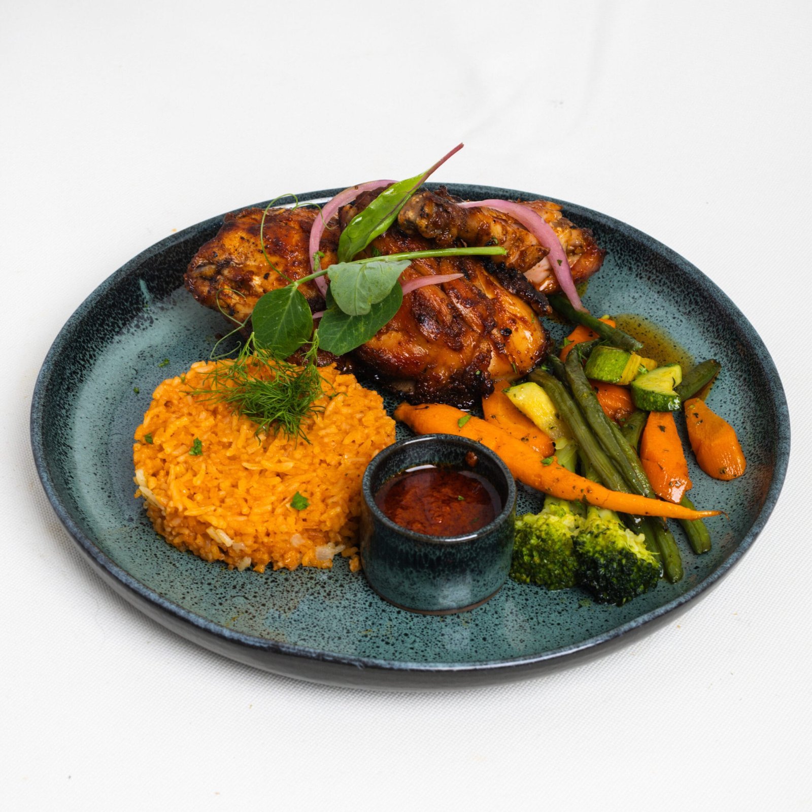 Poulet grillé, riz, légumes rôtis