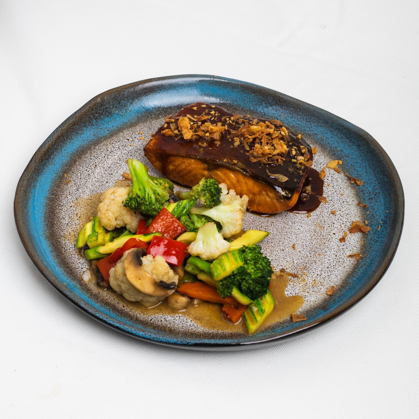 Saumon glacé, légumes sautés